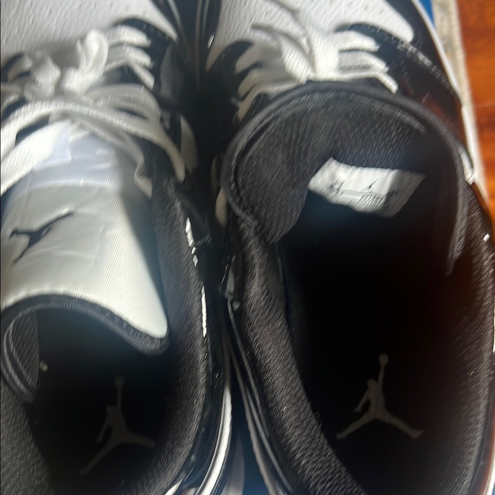 Nike Black and White Sneakers High-Top Design - Picture 2 of 4